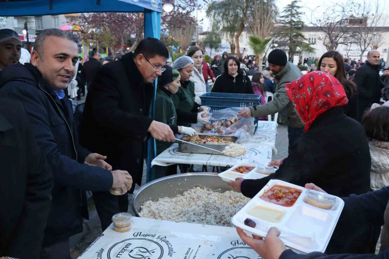 Nazilli Belediyesi iftar yemeklerine Yeşil Mahalle’de devam etti