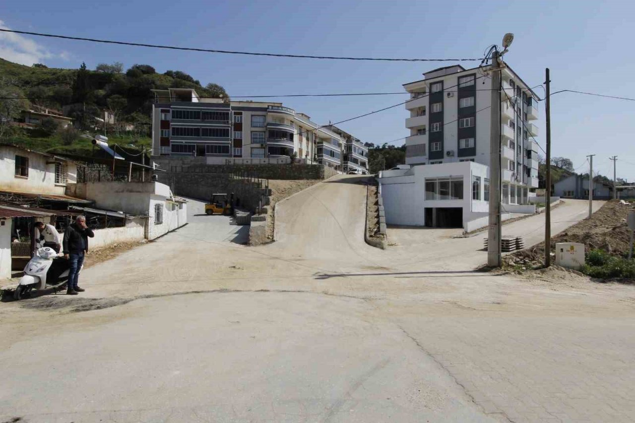 Nazilli’de yol çalışmaları devam ediyor