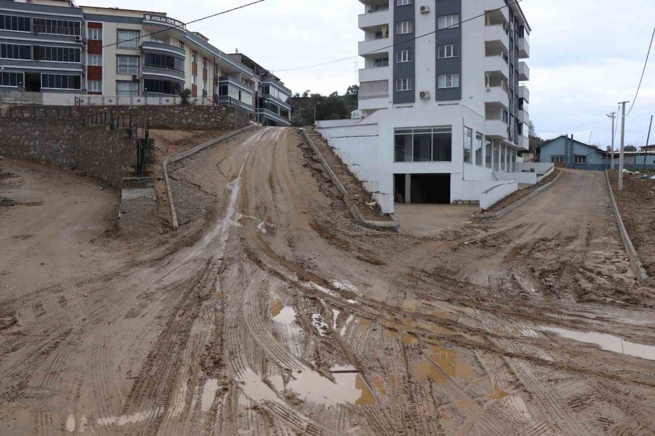 Nazilli’de yol çalışmaları devam ediyor