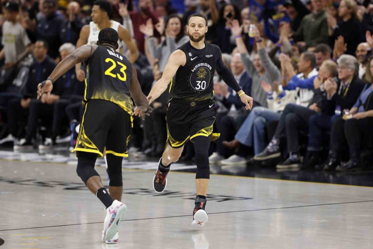 New Orleans’ı mağlup eden Golden State, yeniden play-off potasına girdi