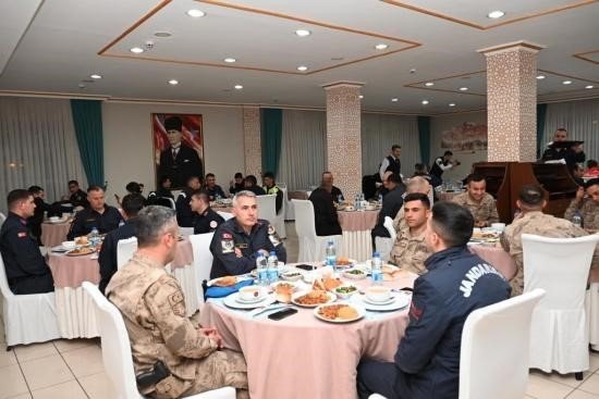 İl protokolü iftar programında bir araya geldi