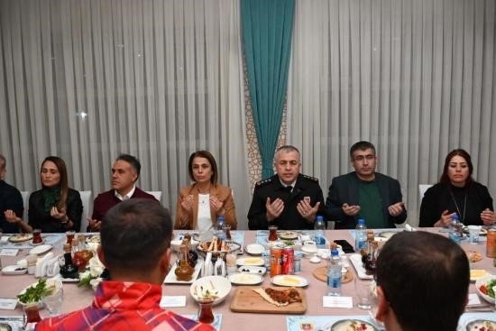 İl protokolü iftar programında bir araya geldi