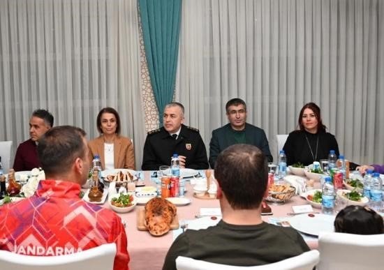 İl protokolü iftar programında bir araya geldi