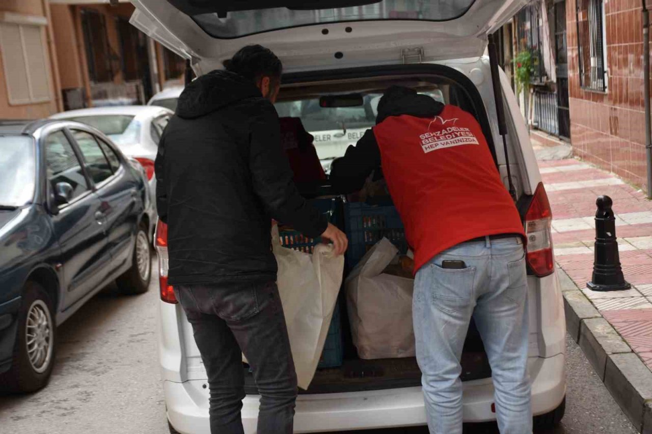 Şehzadeler hem yaşlılarını hem de depremzedeleri unutmuyor