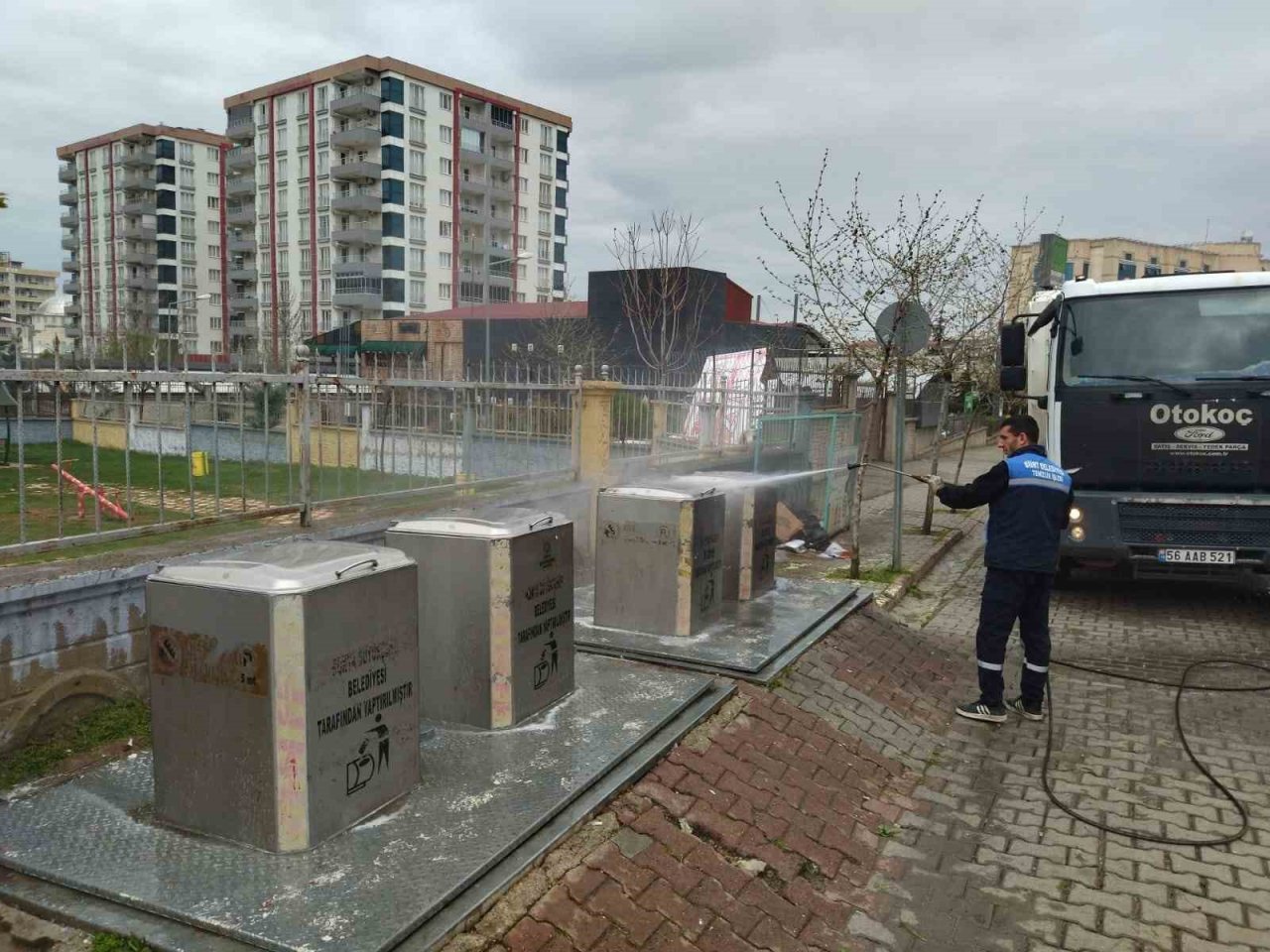 Siirt Belediyesi kentte ilaçlama çalışması başlattı