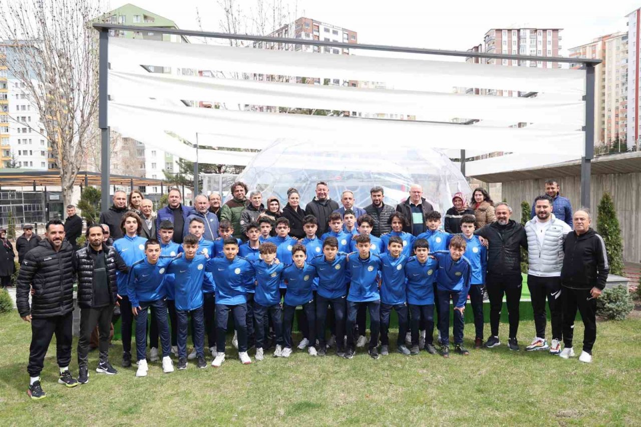 Başkan Yalçın u-14 takımını Mersin’e yolcu etti