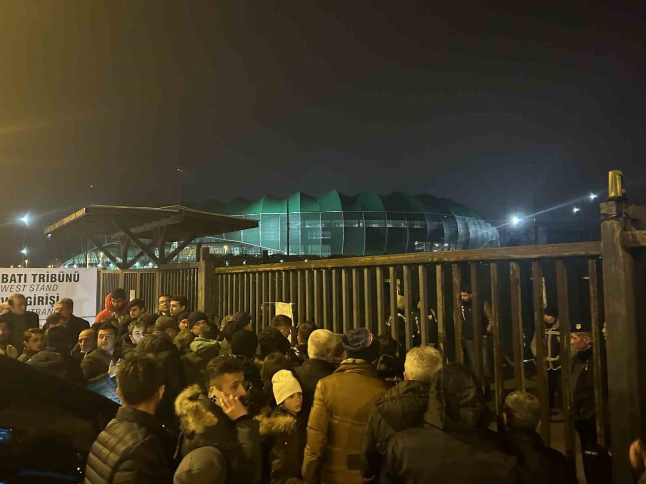 Milli futbolcu Yunus Mallı, Bursa’da kapıda kaldı