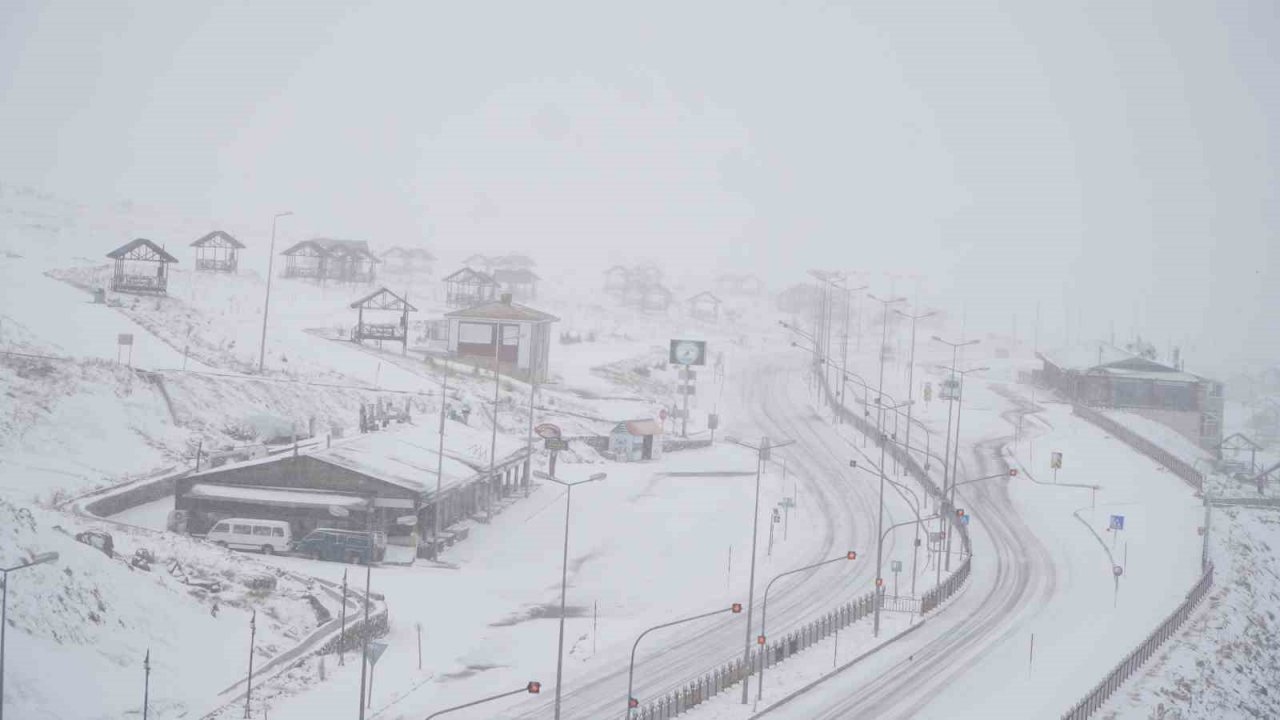 Erciyes’e Mart karı yağdı