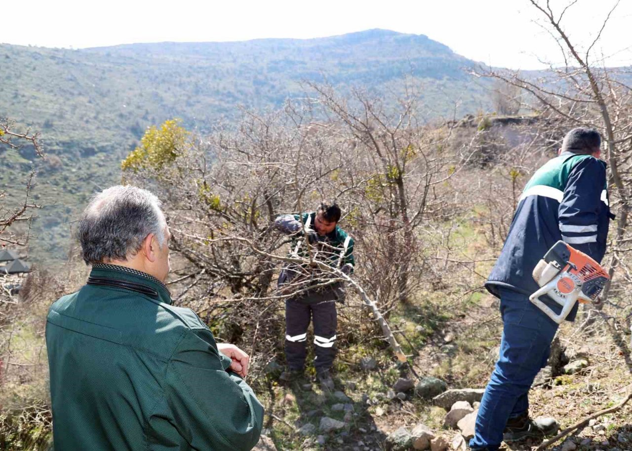 Zincidere Göleti su kanallarında 10 yılın temizliği yapılıyor
