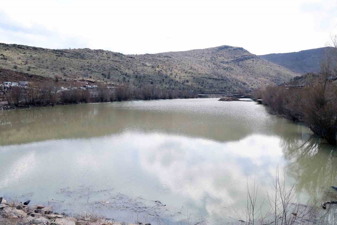 Zincidere Göleti su kanallarında 10 yılın temizliği yapılıyor