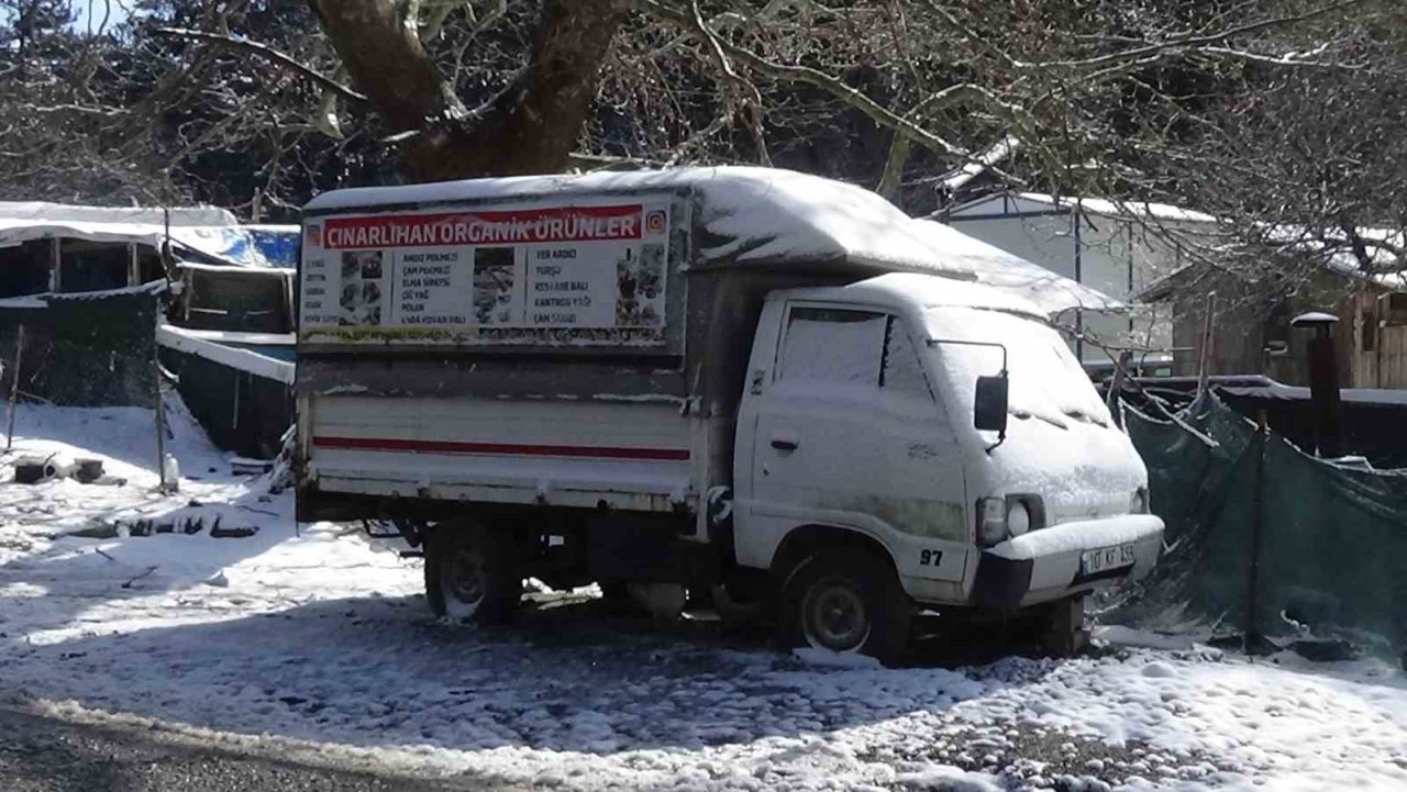 Kazdağları’nda sürpriz kar yağışı