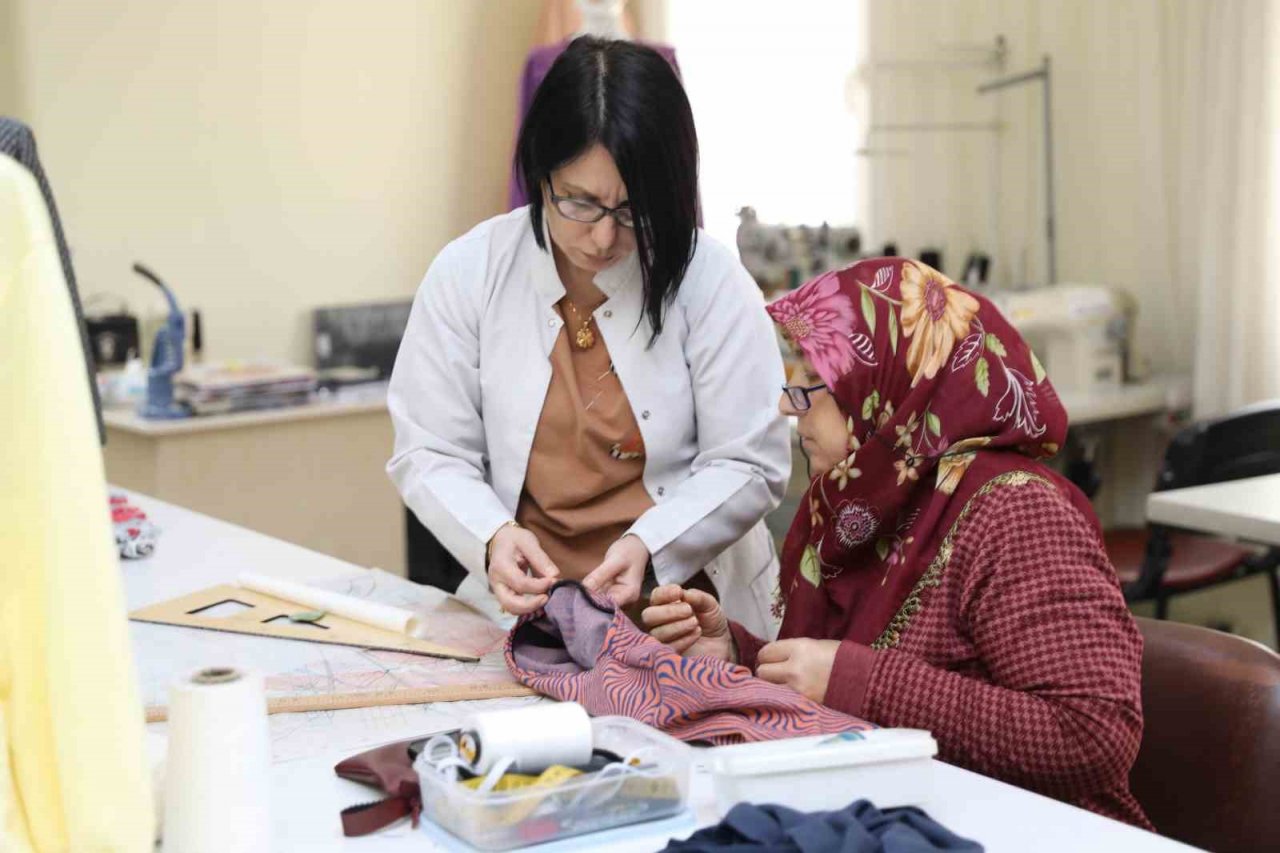 Yüreğir kültürevlerinde 90 ayrı branşta eğitim veriliyor 30 bin kişi faydalanıyor