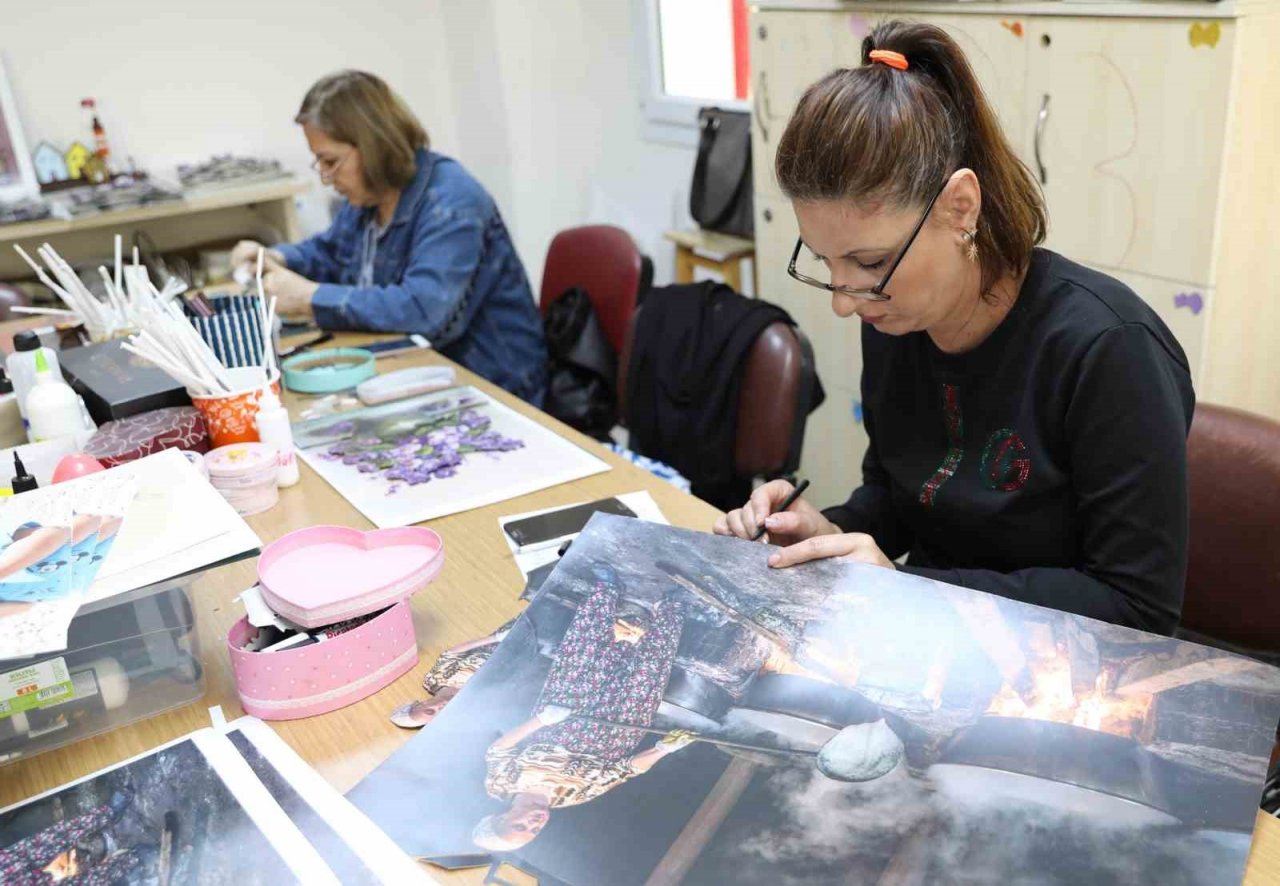 Yüreğir kültürevlerinde 90 ayrı branşta eğitim veriliyor 30 bin kişi faydalanıyor