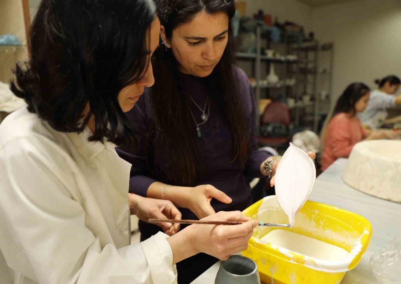 Yüreğir kültürevlerinde 90 ayrı branşta eğitim veriliyor 30 bin kişi faydalanıyor