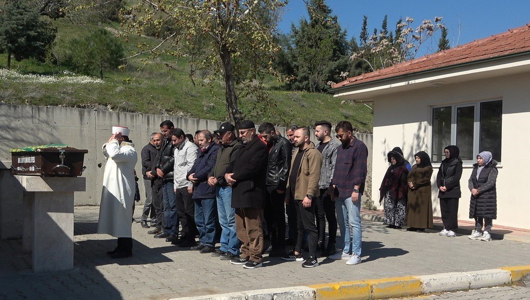 Annesinin boğarak öldürdüğü Zeynep bebek son yolculuğuna uğurlandı