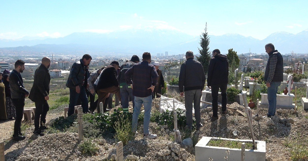 Annesinin boğarak öldürdüğü Zeynep bebek son yolculuğuna uğurlandı