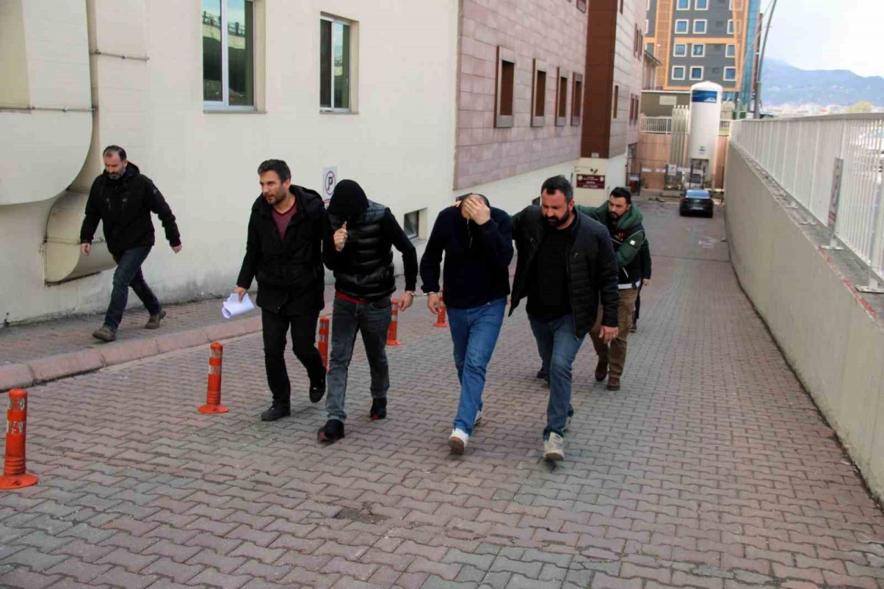 Uyuşturucu Taciri 4 Kişi Adliyede