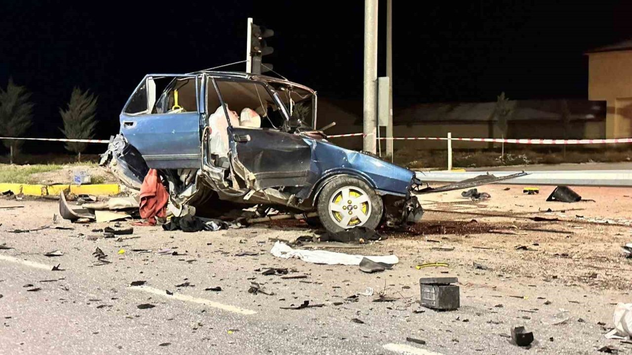 İki otomobilin karıştığı kazada 3 kişi yaralandı