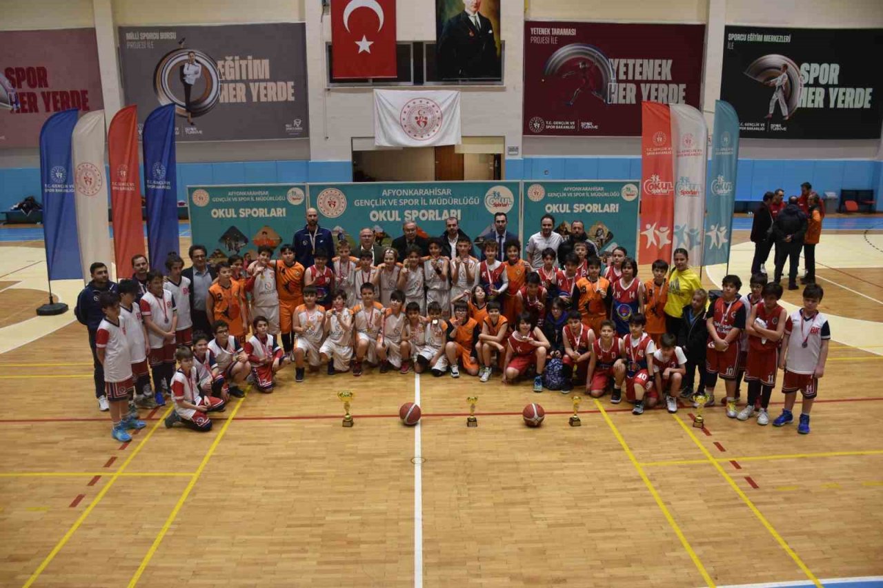 Afyonkarahisar’da ’Küçükler Basketbol’ maçları tamamlandı