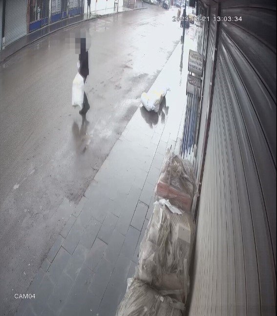 Ağrı’da kablo hırsızlığı kameralara yansıdı