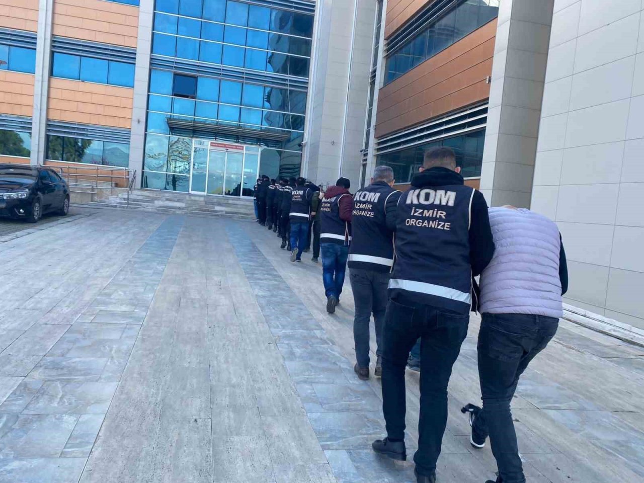 Adliye çalışanları ihaleye katılacakların kimliklerini mafyaya deşifre etmiş