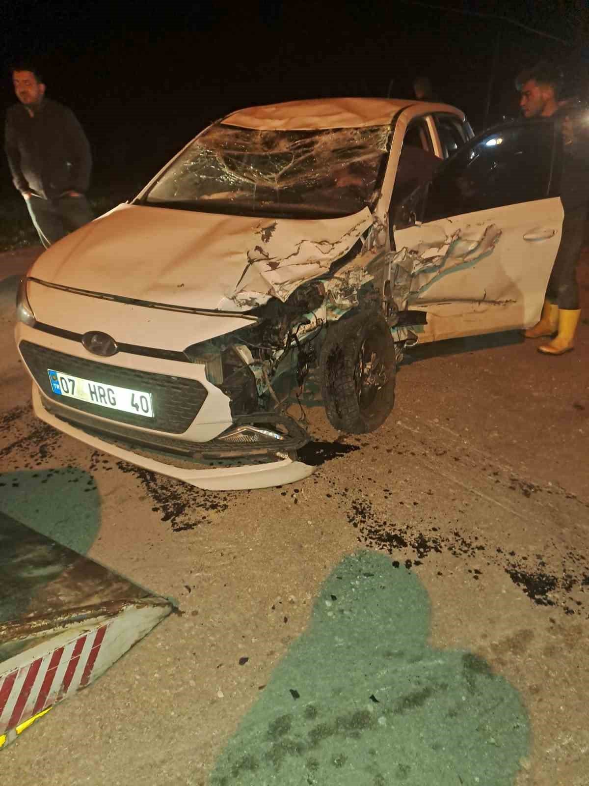 Trafik kazası sonrası otomobil alev alev yandı: 4 yaralı