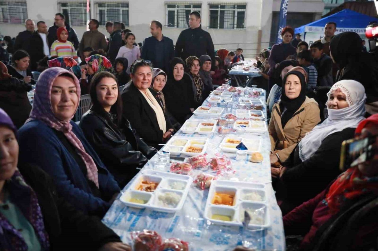 Aydın Büyükşehir, vatandaşları iftar sofralarında buluşturuyor