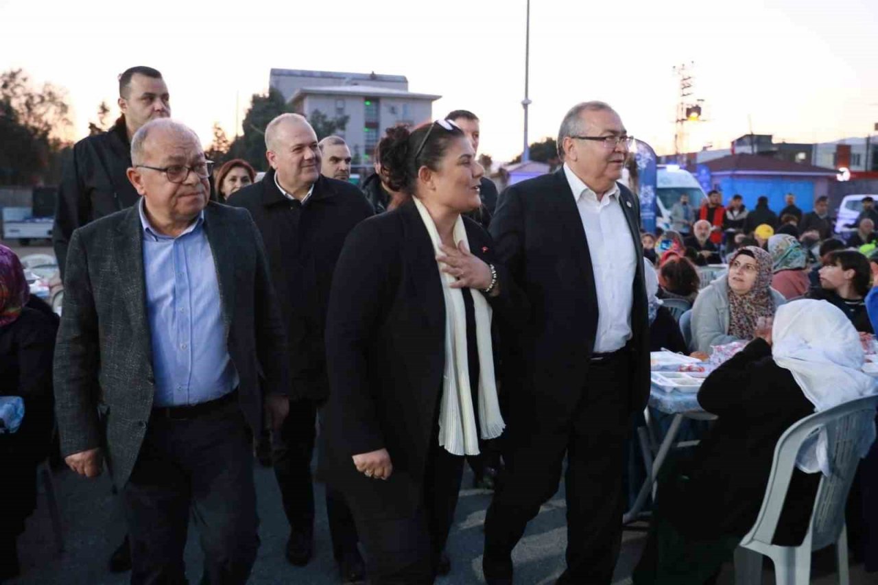 Aydın Büyükşehir, vatandaşları iftar sofralarında buluşturuyor