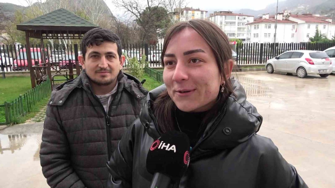 Fırtınanın savurduğu çöp konteyneri caddede gezintiye çıktı: O anlar kamerada