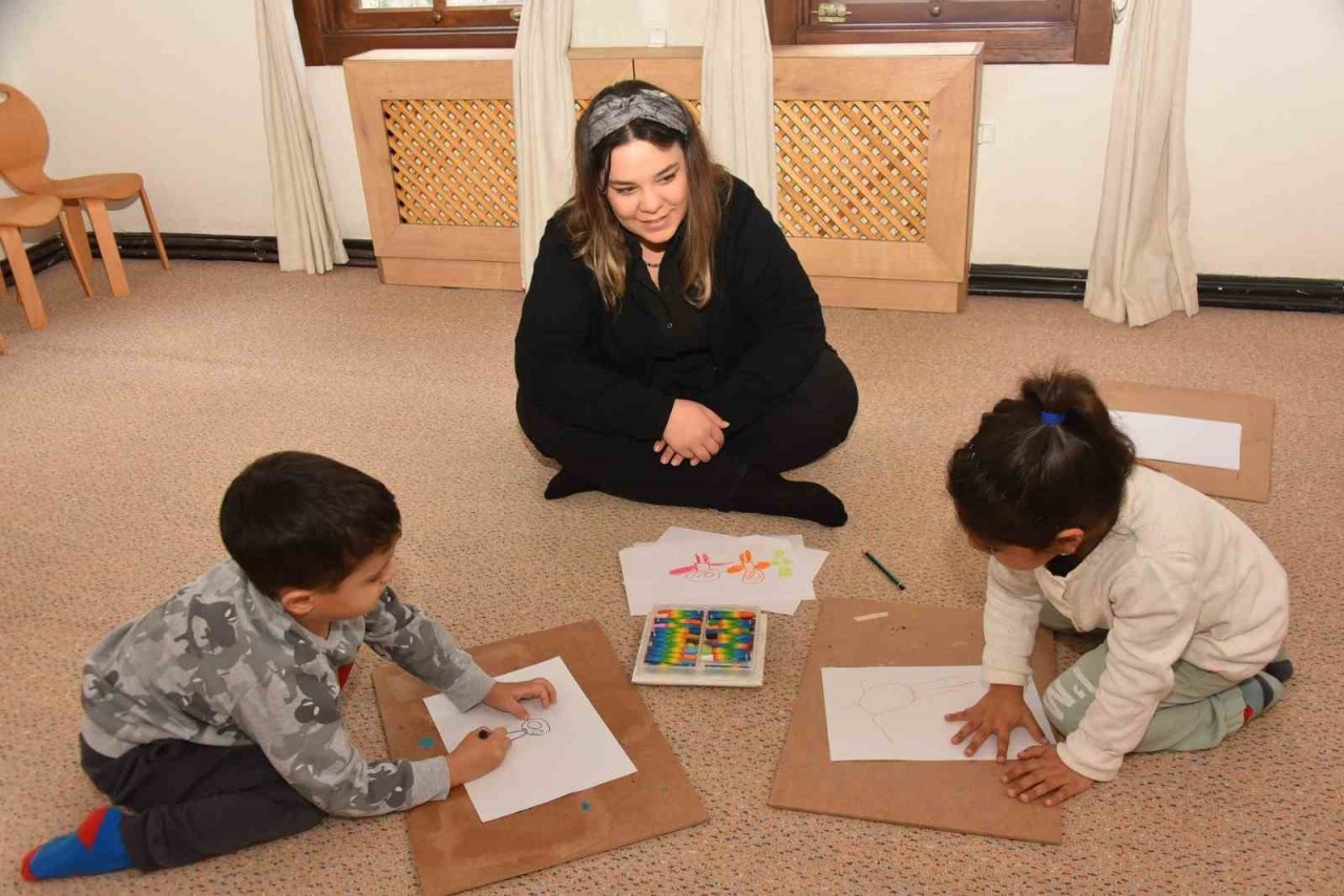 Bozüyük Belediyesi’nden deprem bölgesinden gelen çocuklar için sanat atölyeleri