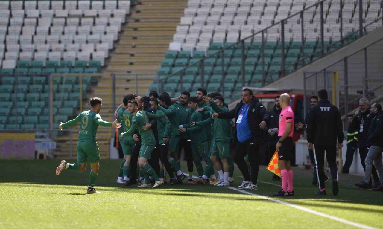 TFF 2. Lig: Bursaspor: 3 - Bayburt Özel İdare Spor: 1