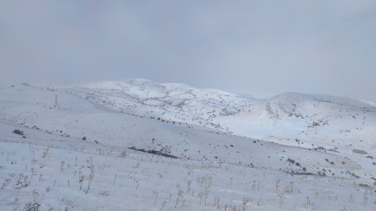 Aşkale güne kar ile uyandı