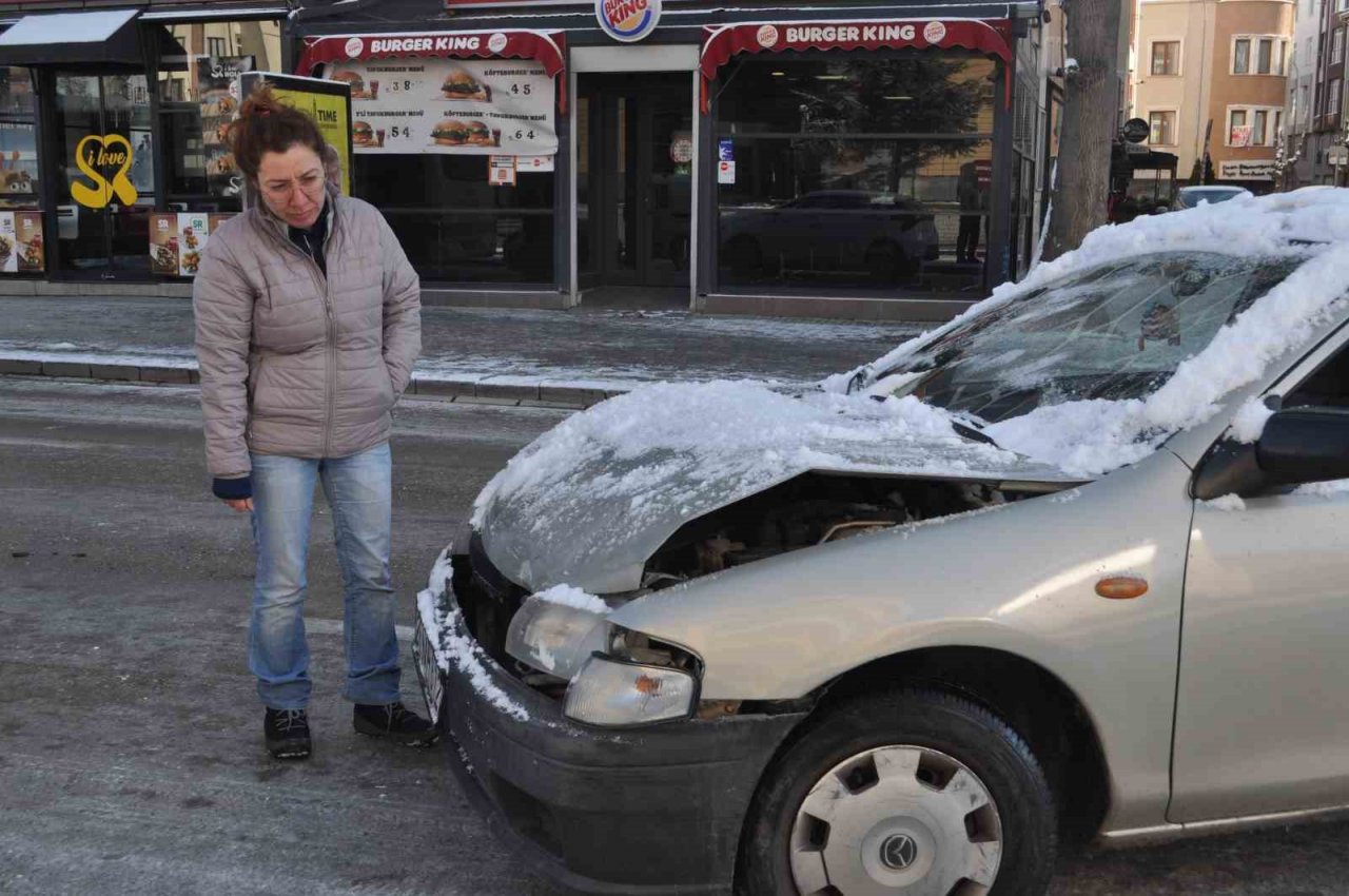 Buzlanan yollar kazaya sebep oldu