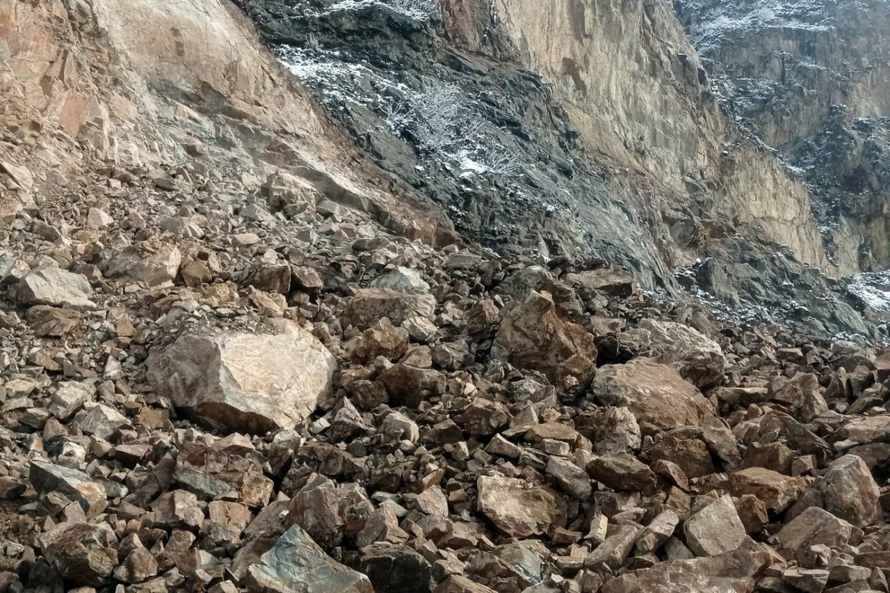 Gümüşhane-Kürtün yolunda heyelan