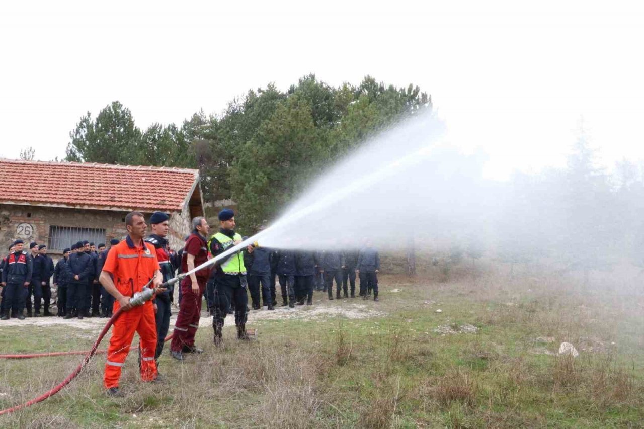 Jandarmaya orman yangınlarıyla mücadele eğitimi