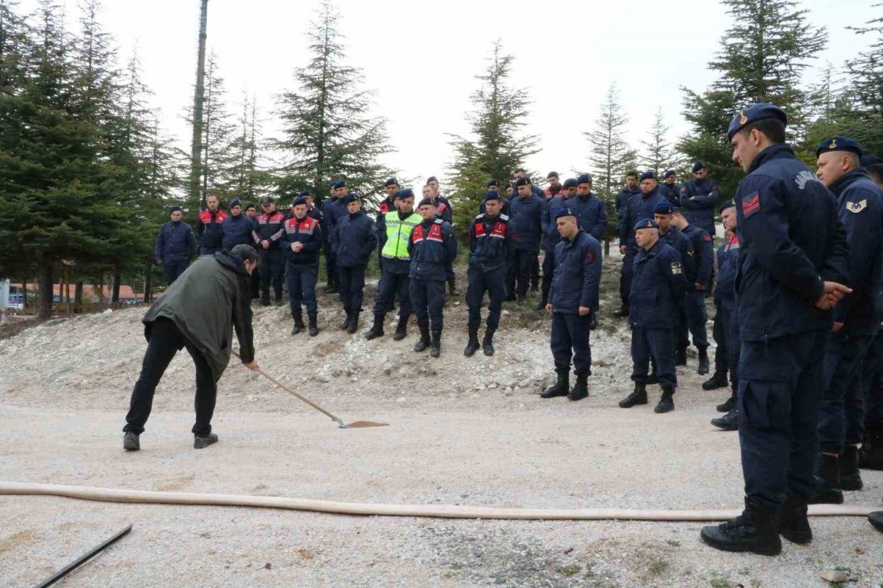 Jandarmaya orman yangınlarıyla mücadele eğitimi