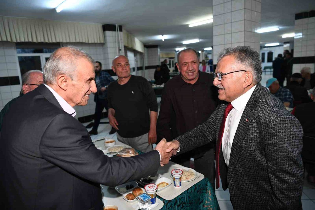 Başkan Büyükkılıç, ulu çınarlarla iftar sofrasında buluştu