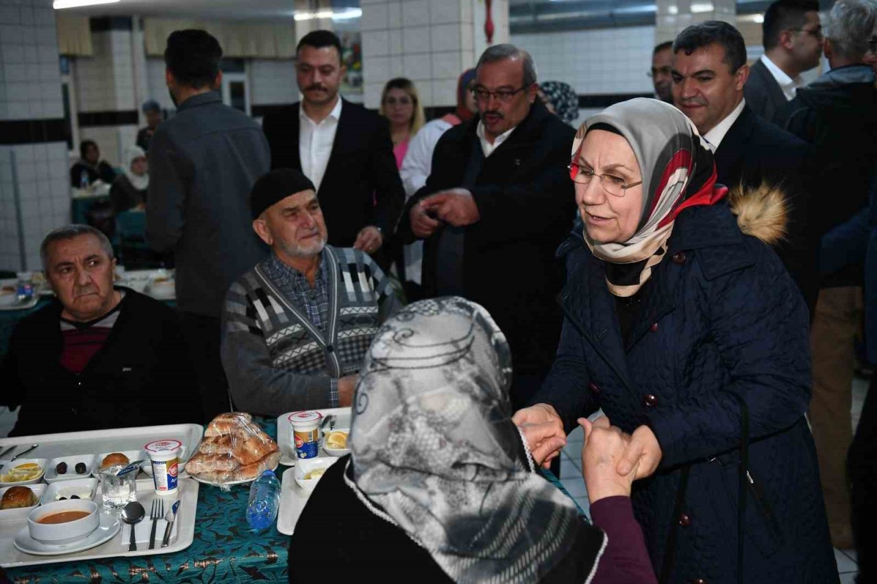 Başkan Büyükkılıç, ulu çınarlarla iftar sofrasında buluştu