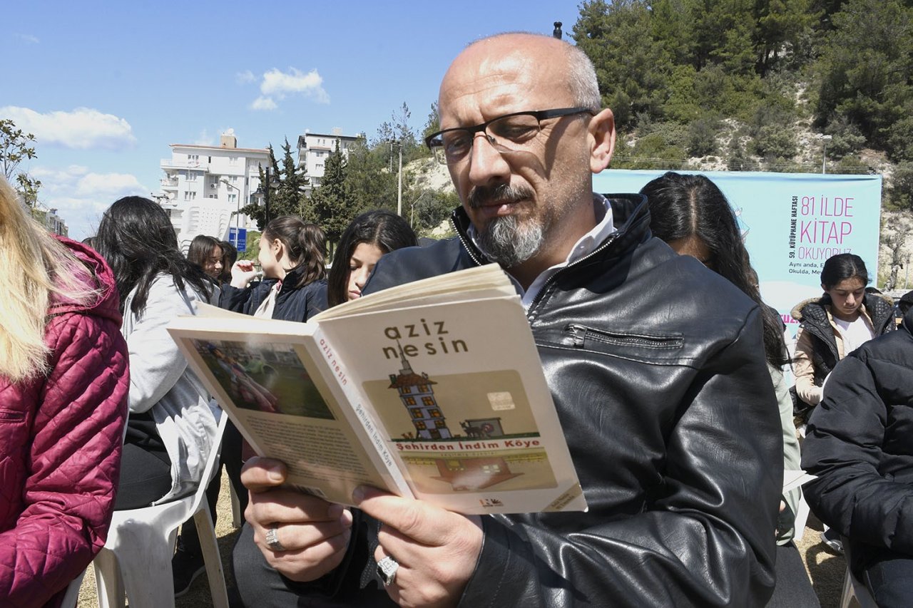 Kuşadası’nda kitap okuma etkinliği