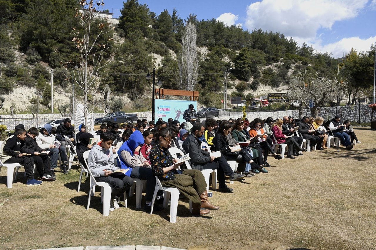 Kuşadası’nda kitap okuma etkinliği