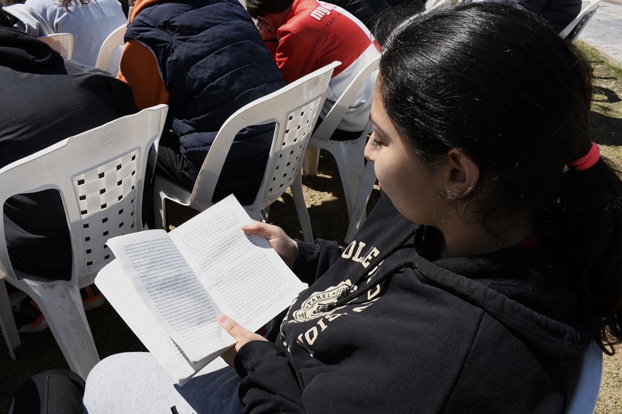 Kuşadası’nda kitap okuma etkinliği