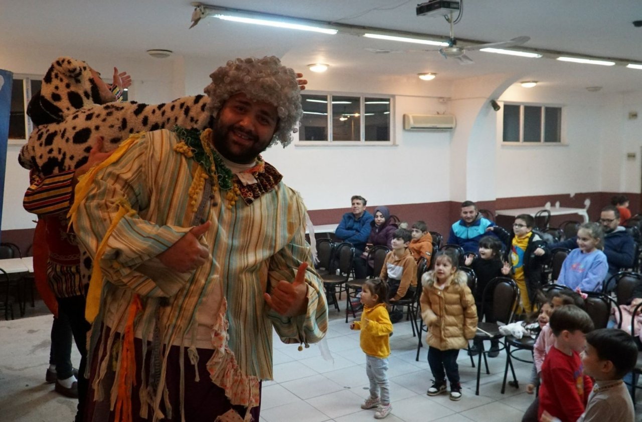 Gölcük’te çocuklar Ramazan akşamını doyasıya eğlenerek geçirdi