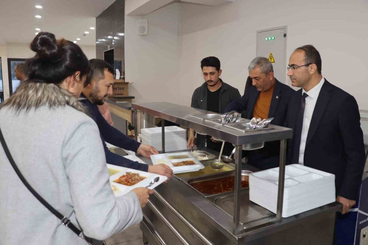 Kaymakam Tepeli ve Başkan Kaplan depremzedeler ile iftarda buluştu