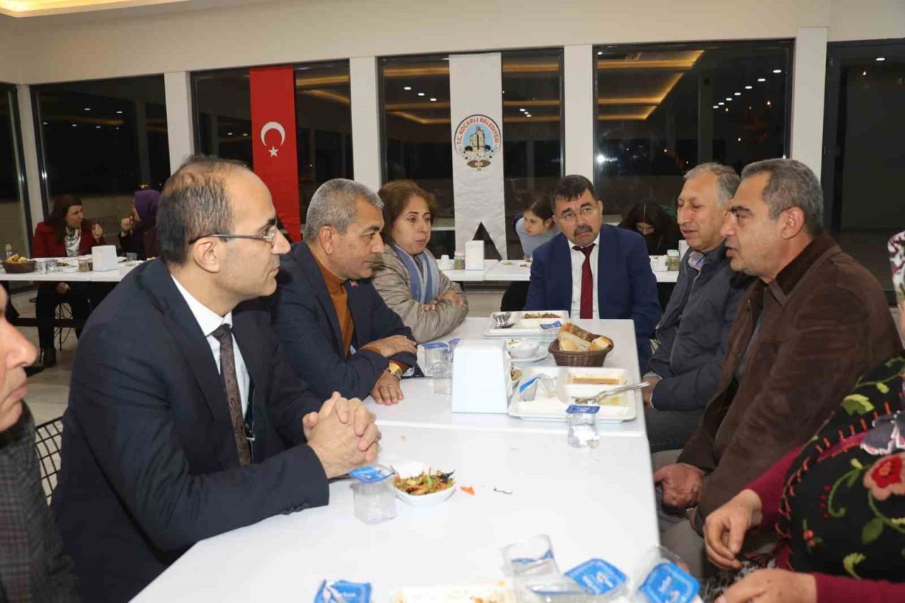 Kaymakam Tepeli ve Başkan Kaplan depremzedeler ile iftarda buluştu