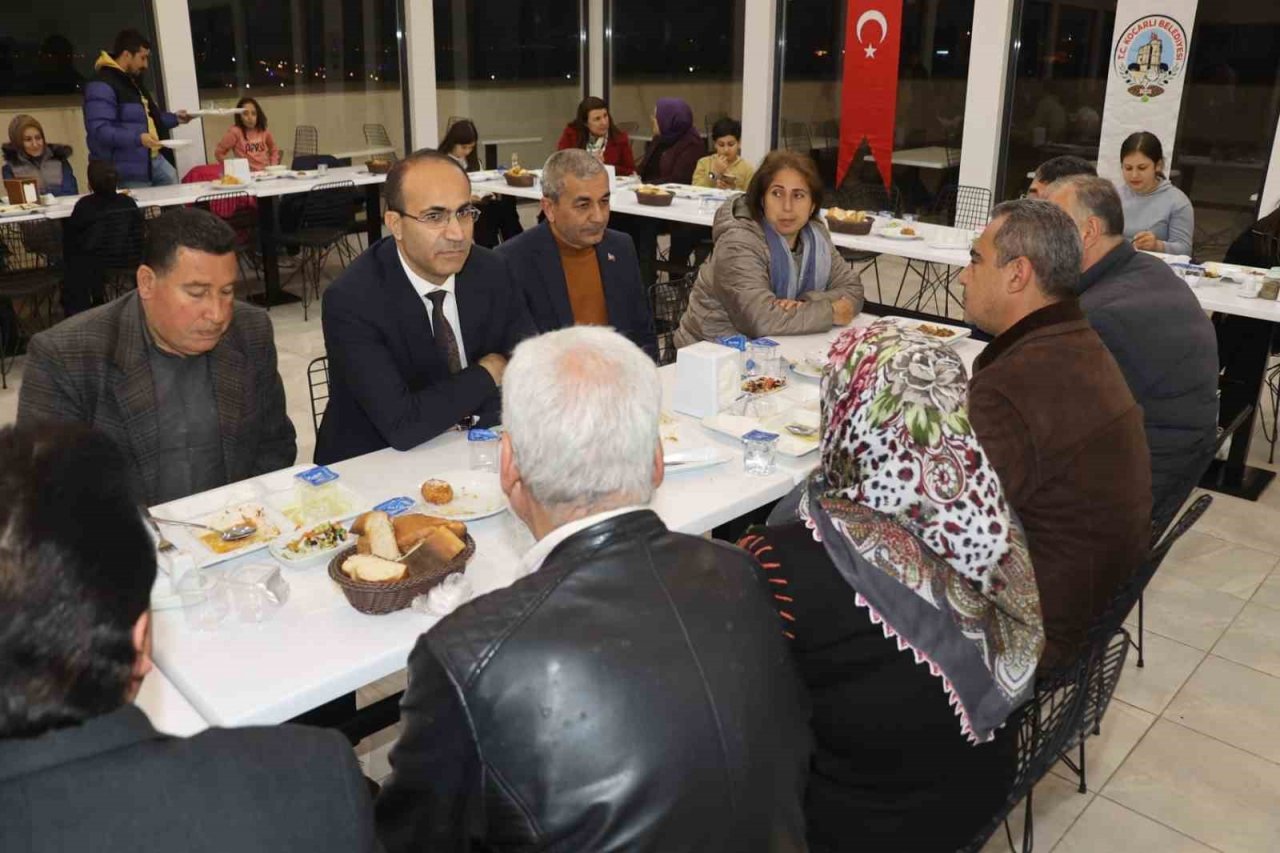 Kaymakam Tepeli ve Başkan Kaplan depremzedeler ile iftarda buluştu