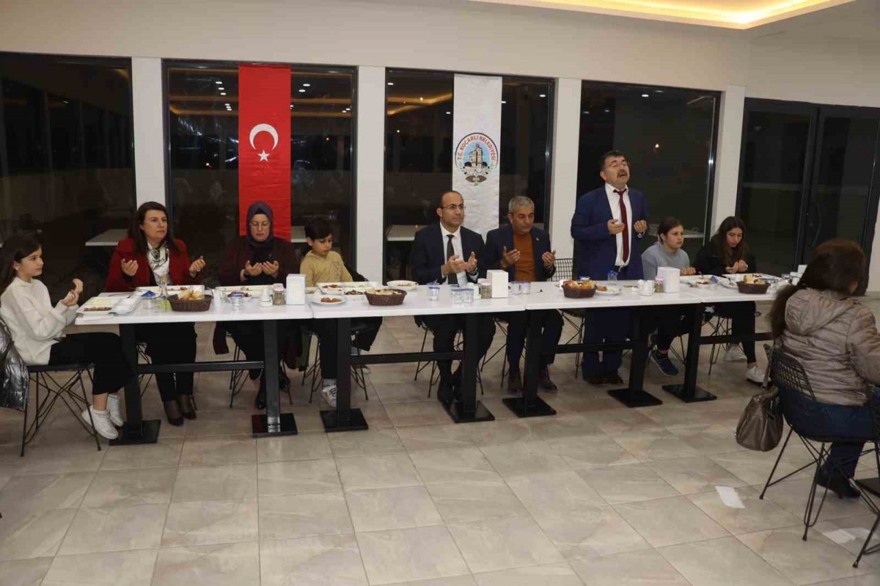 Kaymakam Tepeli ve Başkan Kaplan depremzedeler ile iftarda buluştu