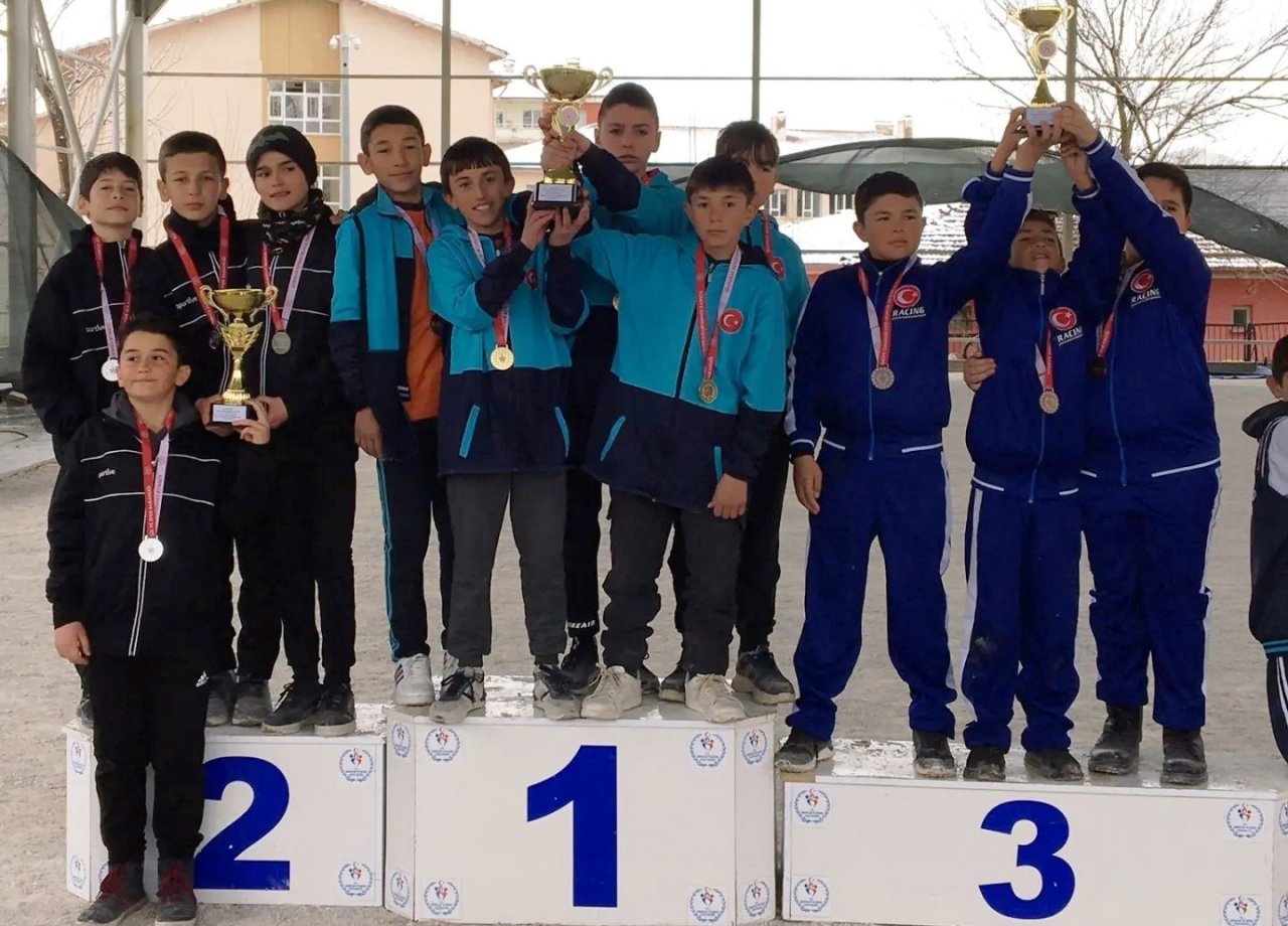 Köprüören Tek Termik Ortaokulu küçükler kız ve erkek bocce takımı il şampiyonu