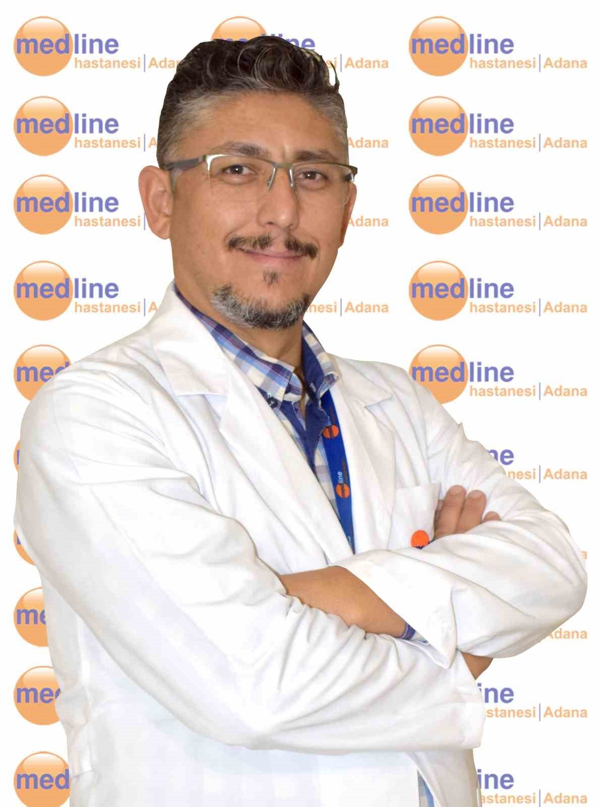 Enkaz başında beklerken sağlığından oldu, gönüllü gelen doktor yardımına koştu