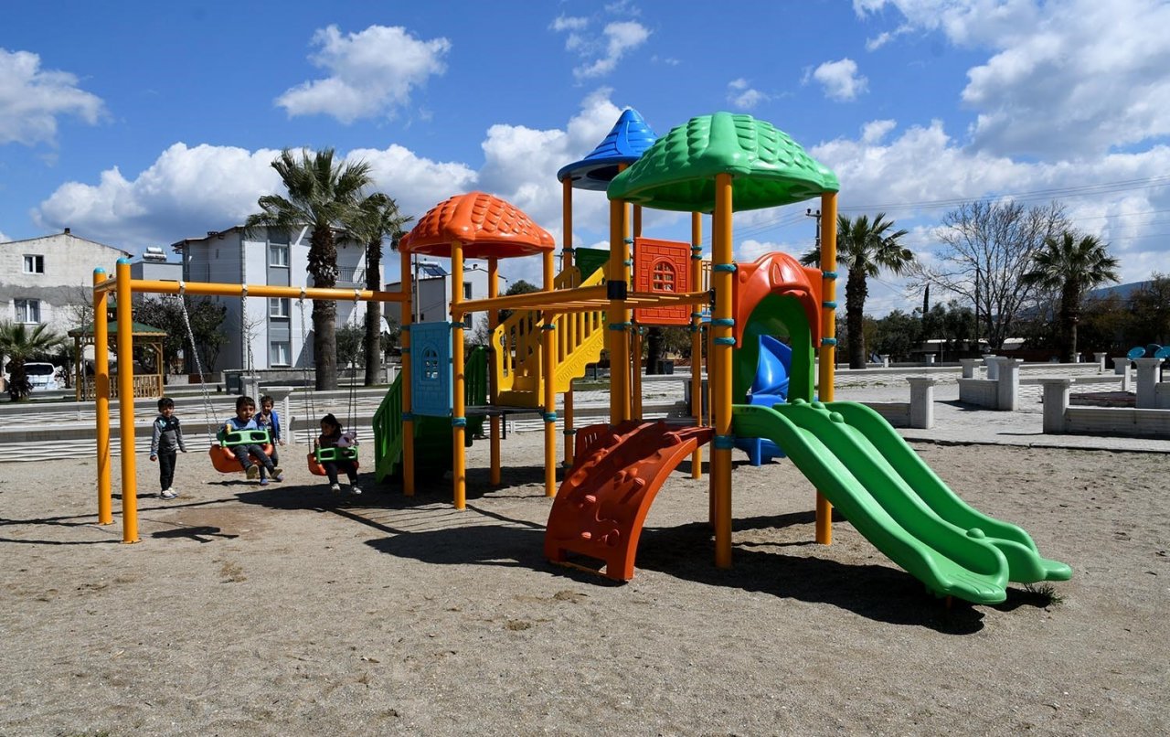 Kuşadası baharı 7 yeni parkla karşılıyor