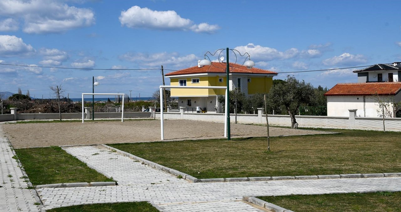 Kuşadası baharı 7 yeni parkla karşılıyor